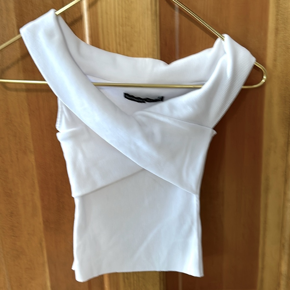 Abercrombie & Fitch women’s white sleeveless top. Size XS.